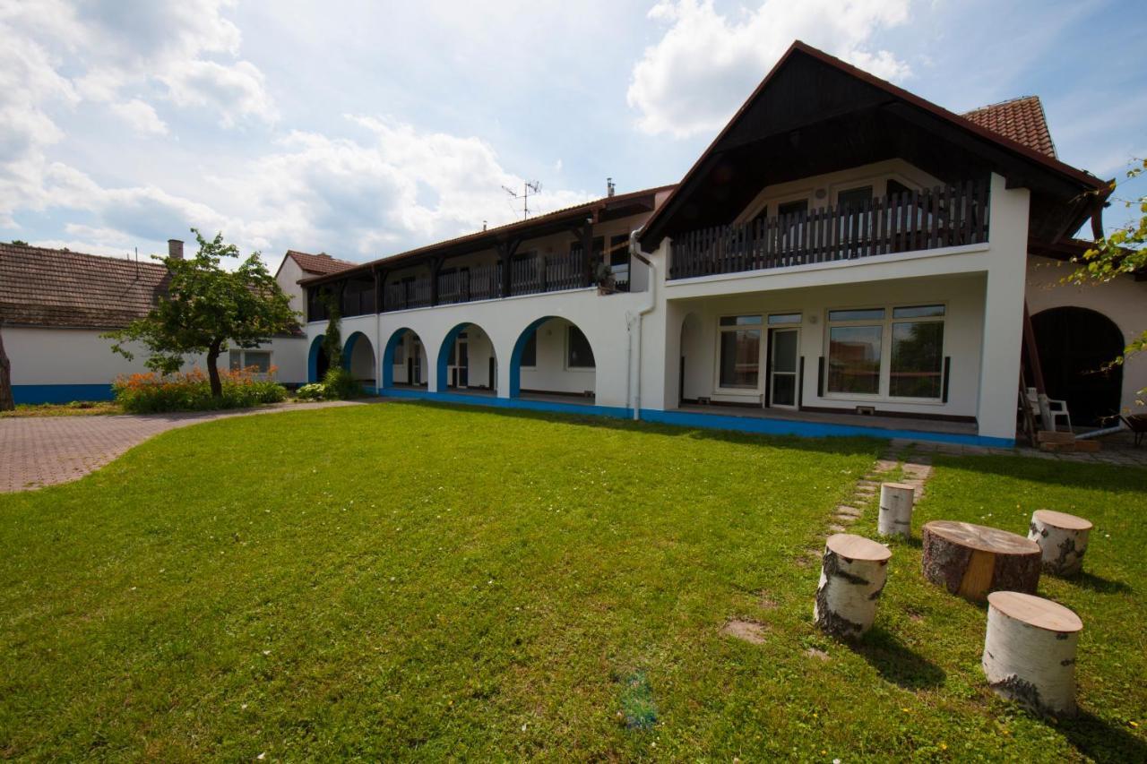 Penzion Posada Podivin Exterior photo